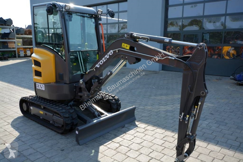 Lopatový nakládač Volvo ECR D