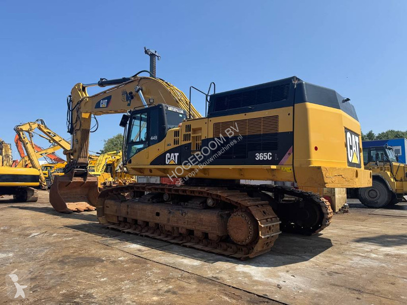 Lopatový nakládač Caterpillar L