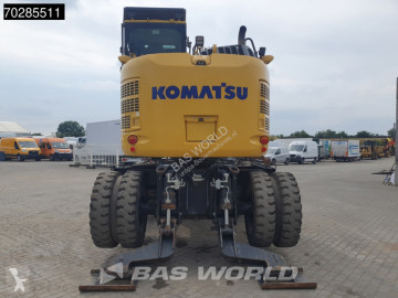 Excavator pe roti Komatsu