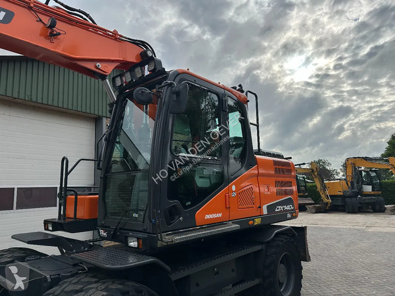 Excavator Doosan -5