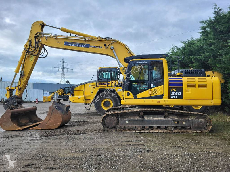 Escavatore Komatsu -11
