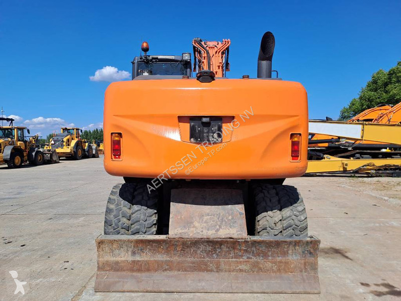 Escavadora Hitachi W-5 B