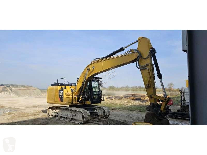 Lopatový nakládač Caterpillar 323F