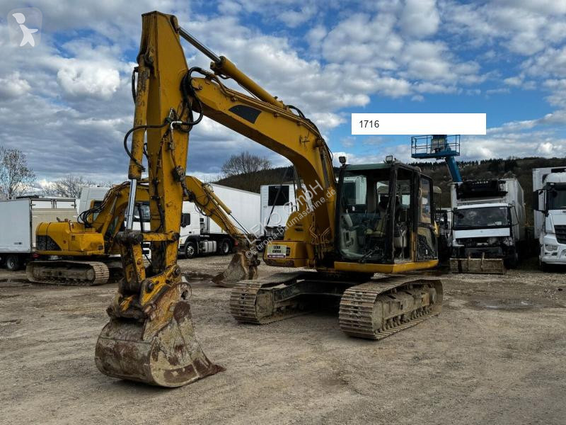 Escavatore Caterpillar C Mit Zwei Löffeln
