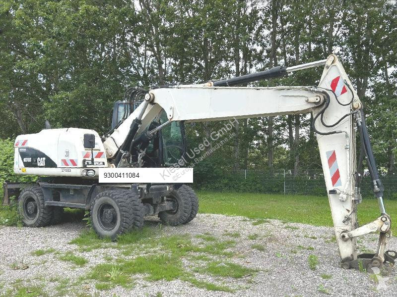 Escavadora Caterpillar D