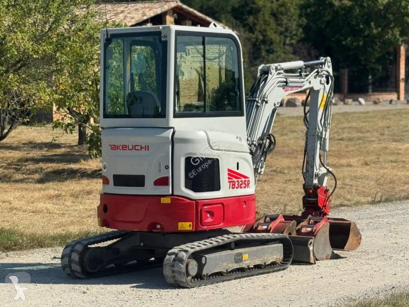 Escavadora Takeuchi TB325R