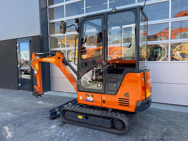 Escavadora Hitachi ZX19-6