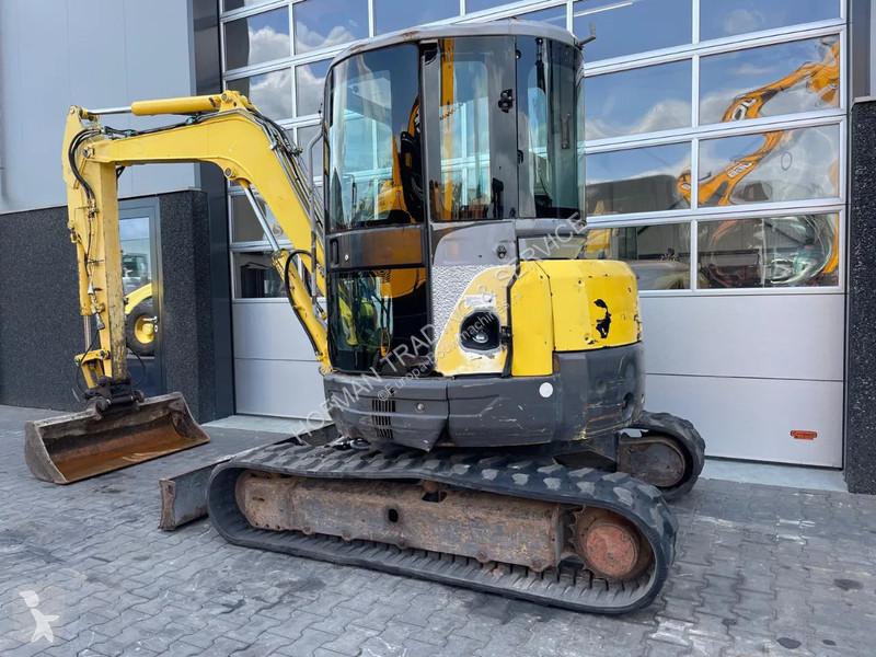 Excavator New Holland 2
