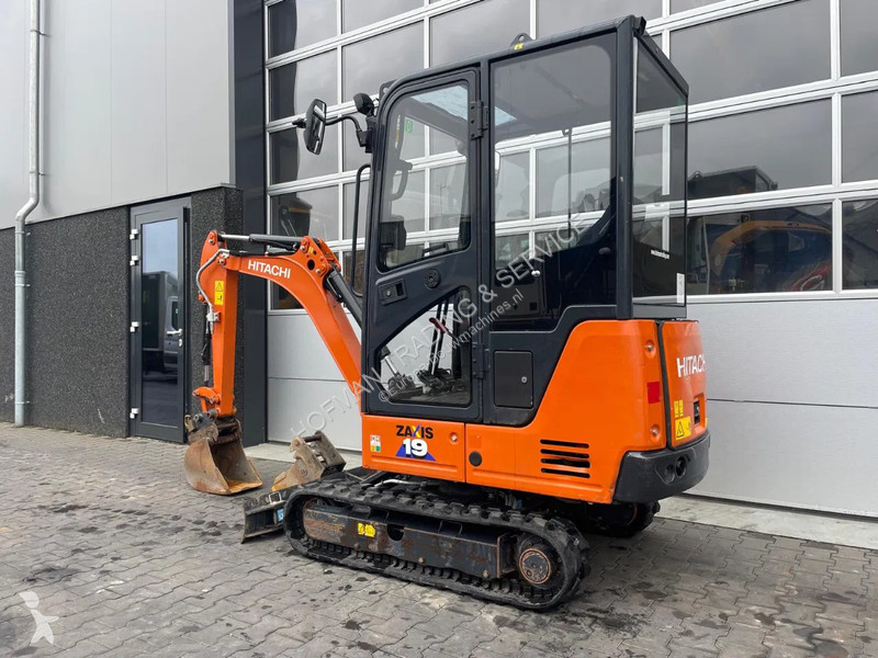 Escavadora Hitachi ZX19-6