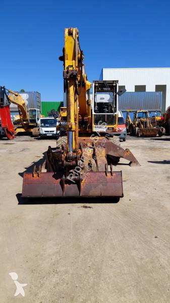 Pelle sur pneus Liebherr