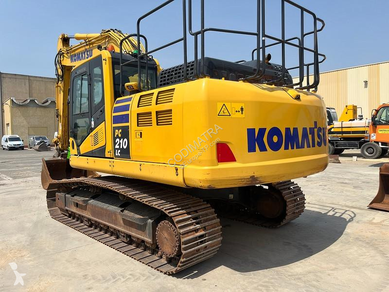 Escavadora Komatsu -11