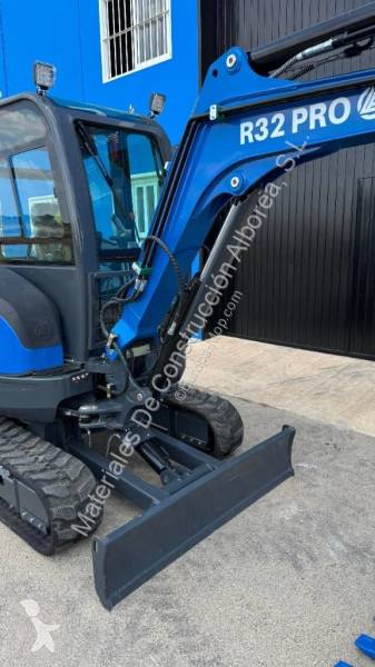 Escavadora Rippa R32 PRO