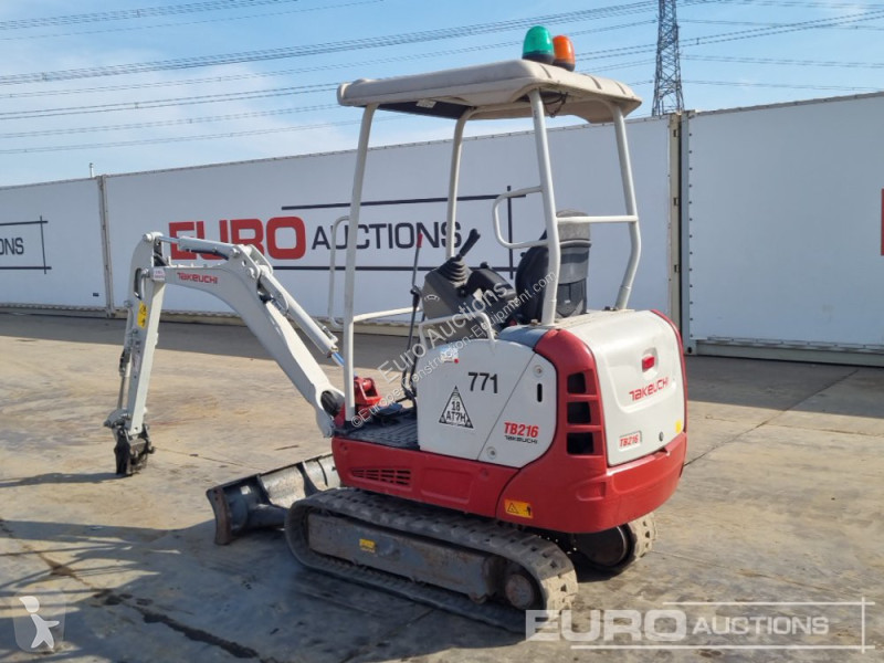 Escavadora Takeuchi TB216