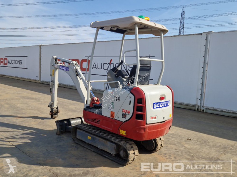Escavadora Takeuchi TB216