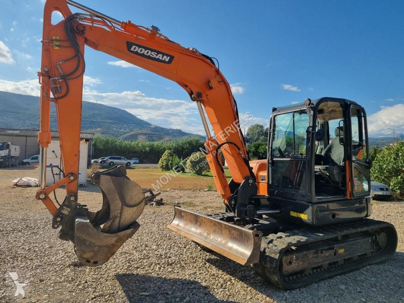 Escavadora Doosan  DX85