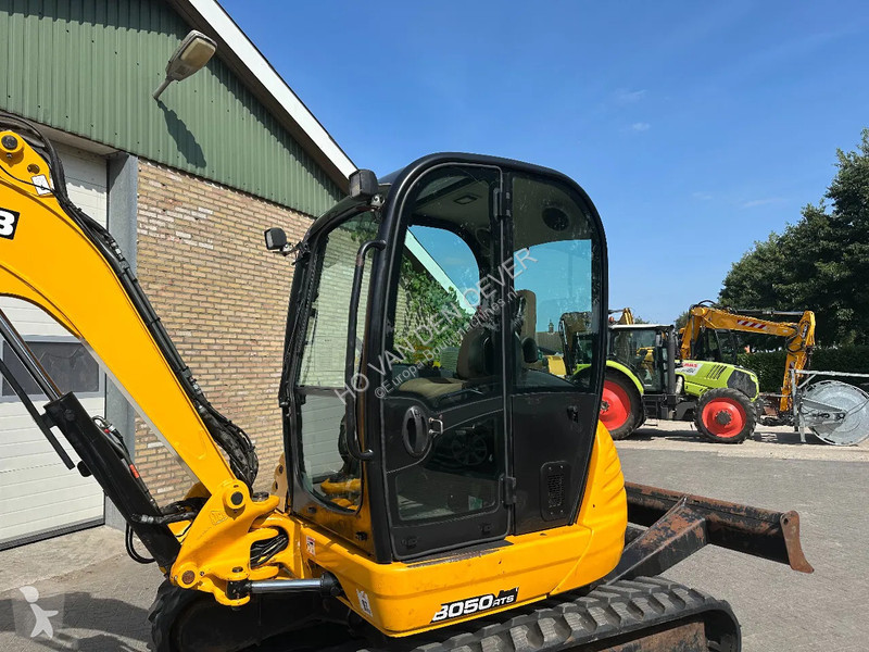 Excavator JCB