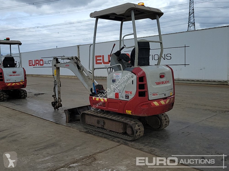 Escavadora Takeuchi TB216