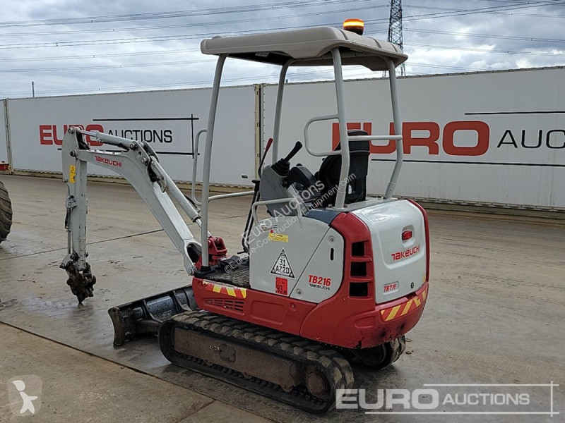 Escavadora Takeuchi TB216