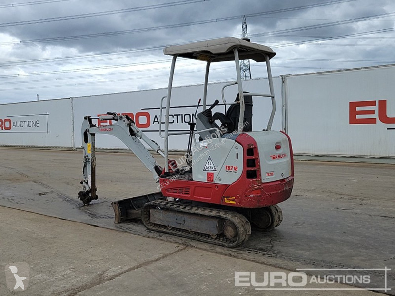 Escavadora Takeuchi TB216