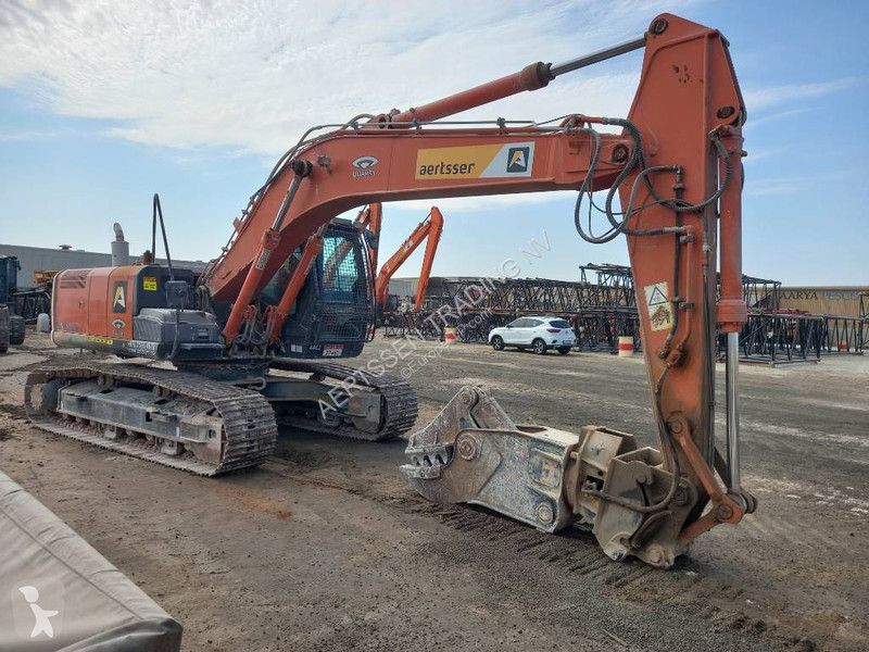 Graafmachine Hitachi ZX220LC (Abu Dhabi)