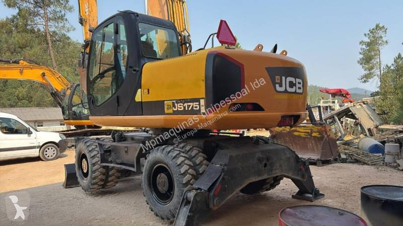 Escavatore JCB