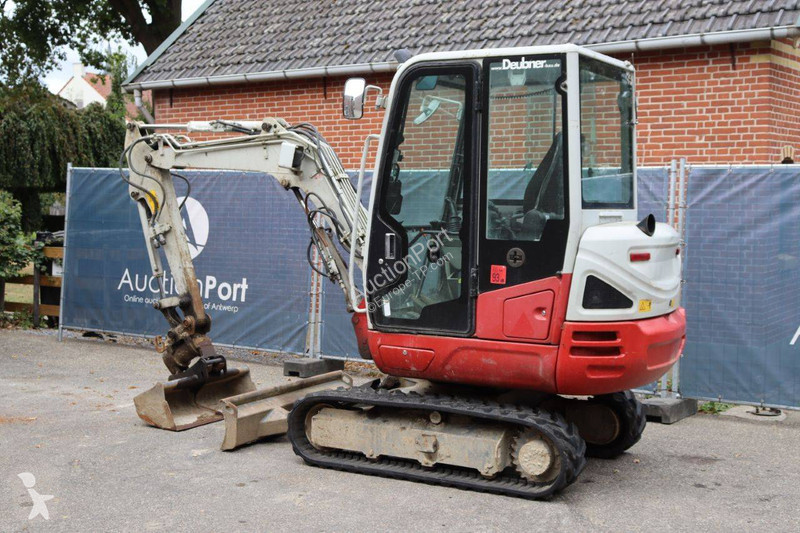 جرافة Takeuchi 0
