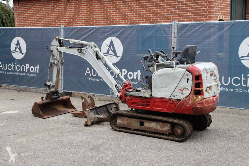 جرافة Takeuchi TB216