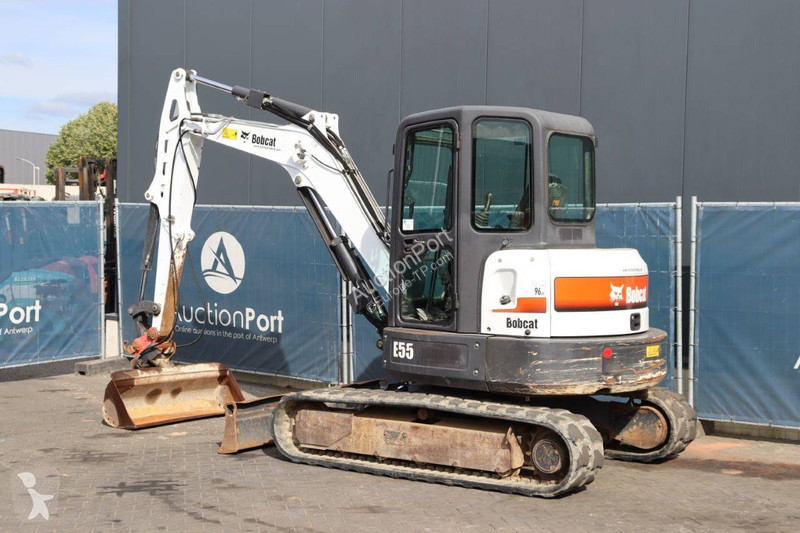 جرافة Bobcat E55