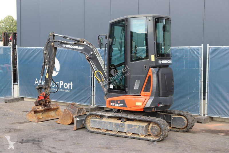 Escavadora Eurocomach ES 25 ZT