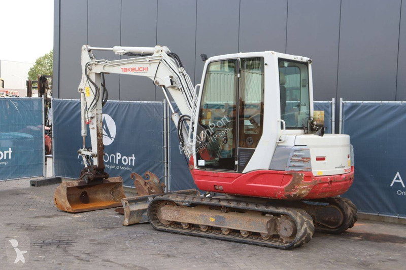 Escavatore Takeuchi