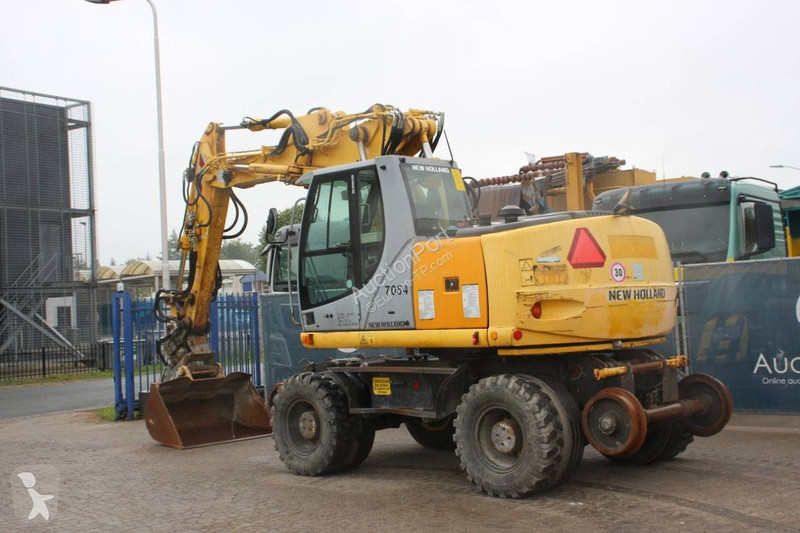 Escavatore New Holland MH5
