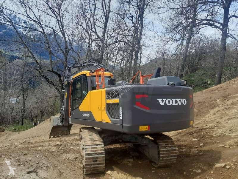 Escavadora Volvo EC220EH