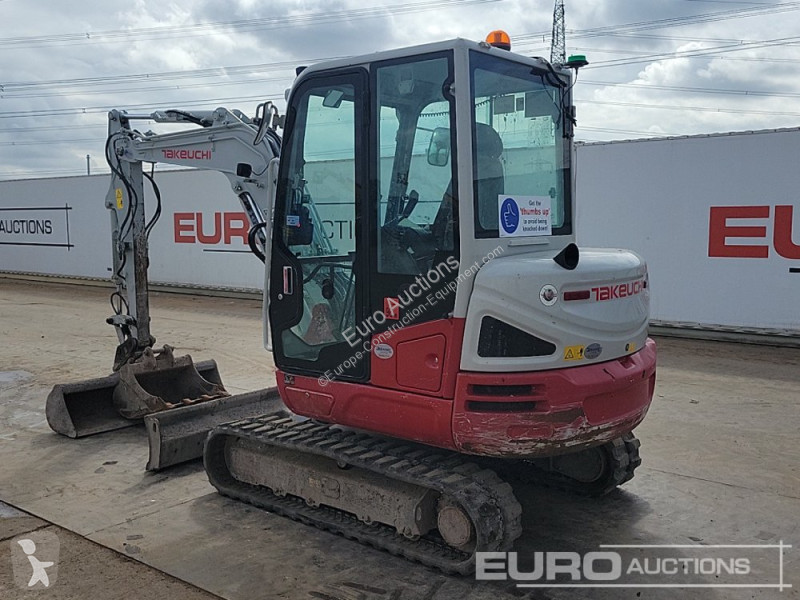 Escavadora Takeuchi TB240