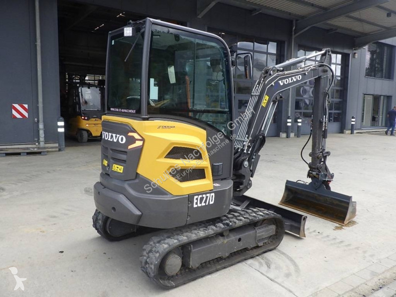 جرافة Volvo EC 27 D