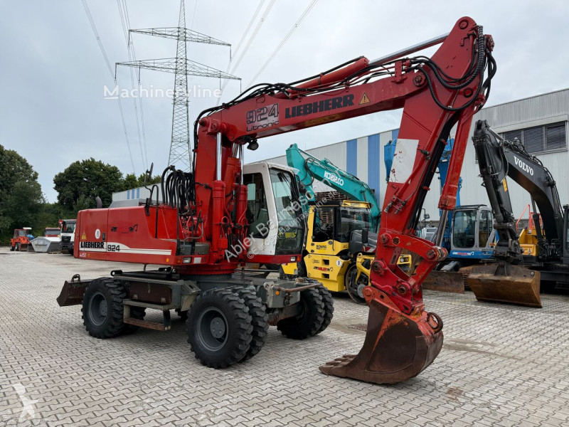 Excavator Liebherr A924