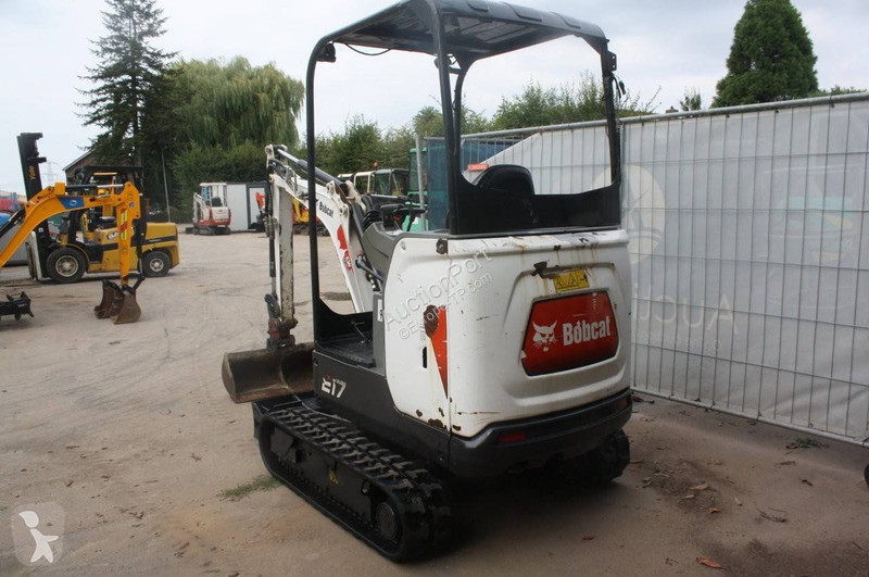 جرافة Bobcat E17
