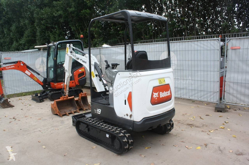جرافة Bobcat E19