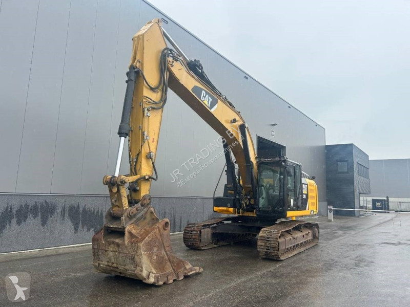 Escavadora Caterpillar EL (epiroc hammer included)