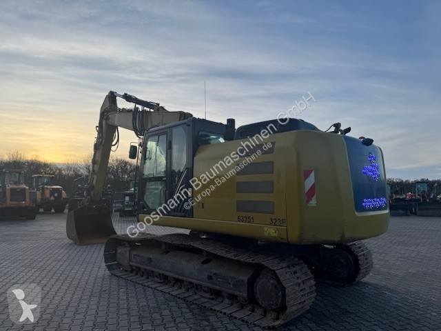 Lopatový nakládač Caterpillar