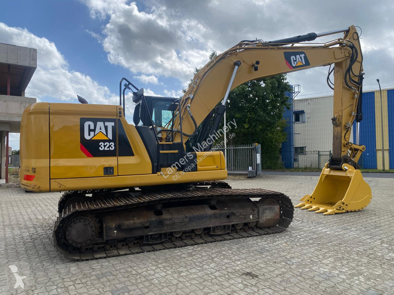 Rýpadlo Caterpillar 323 .