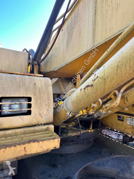 جرافة Komatsu LC8