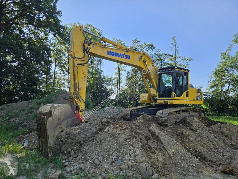 جرافة Komatsu LC8