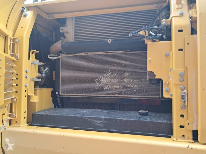 جرافة Komatsu HB365LC-3 Hybrid