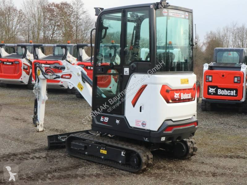 Lopatový nakládač Bobcat E19 R2