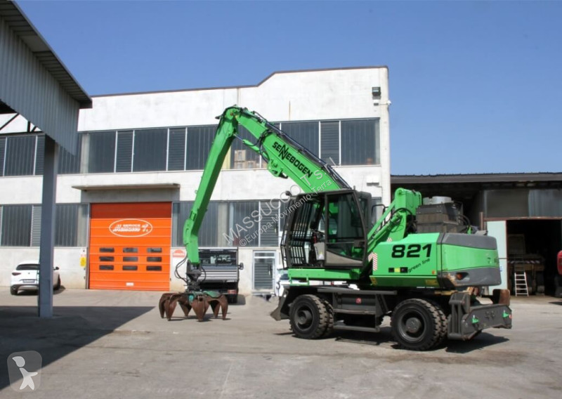 جرافة Sennebogen 821
