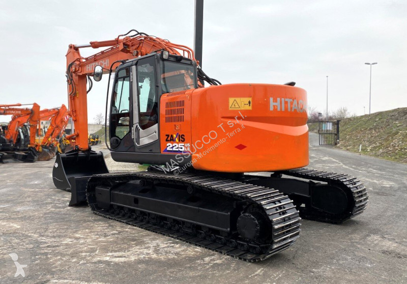Экскаватор Hitachi ZX225 USBLC