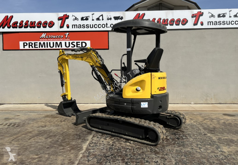 Escavatore New Holland E29B