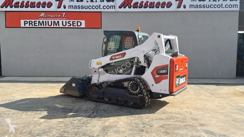 Lopatový nakládač Bobcat T590