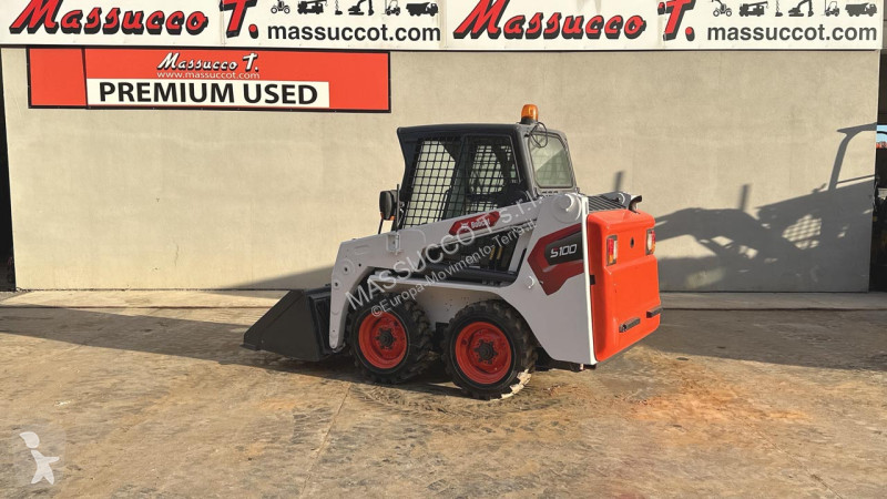 Lopatový nakládač Bobcat S100 4X4