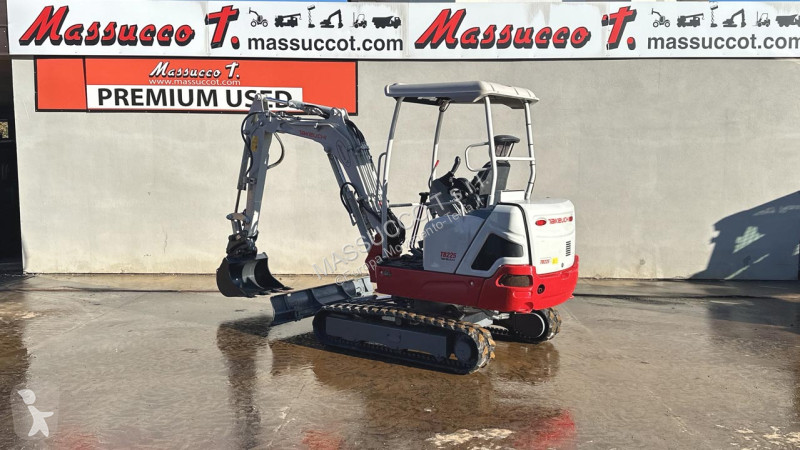 Rýpadlo Takeuchi TB225